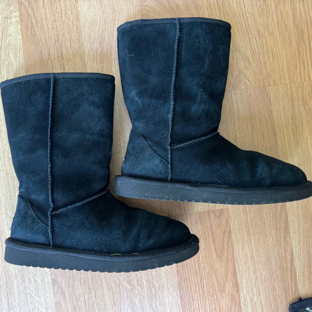 Koolaburra by UGG black suede boot sz 8